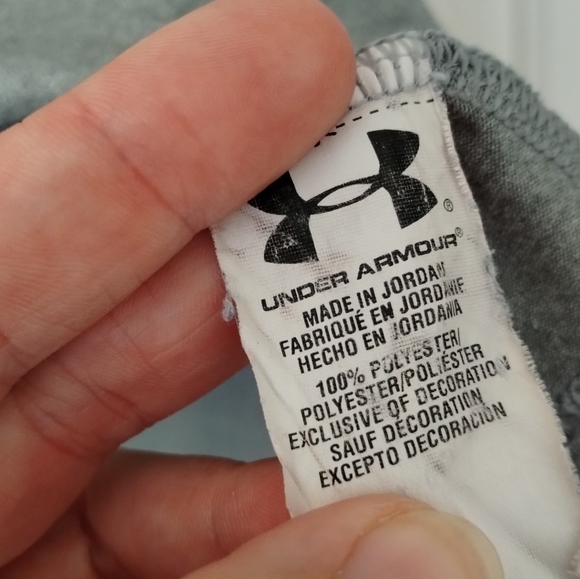 *5 for $20* Under Armour heatgear shirt - Picture 5 of 8